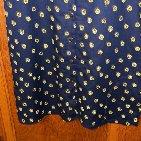 JCrew Factory V-neck button front dress in linen/cotton; Sz 6; style L6981; navy - Picture 2 of 12